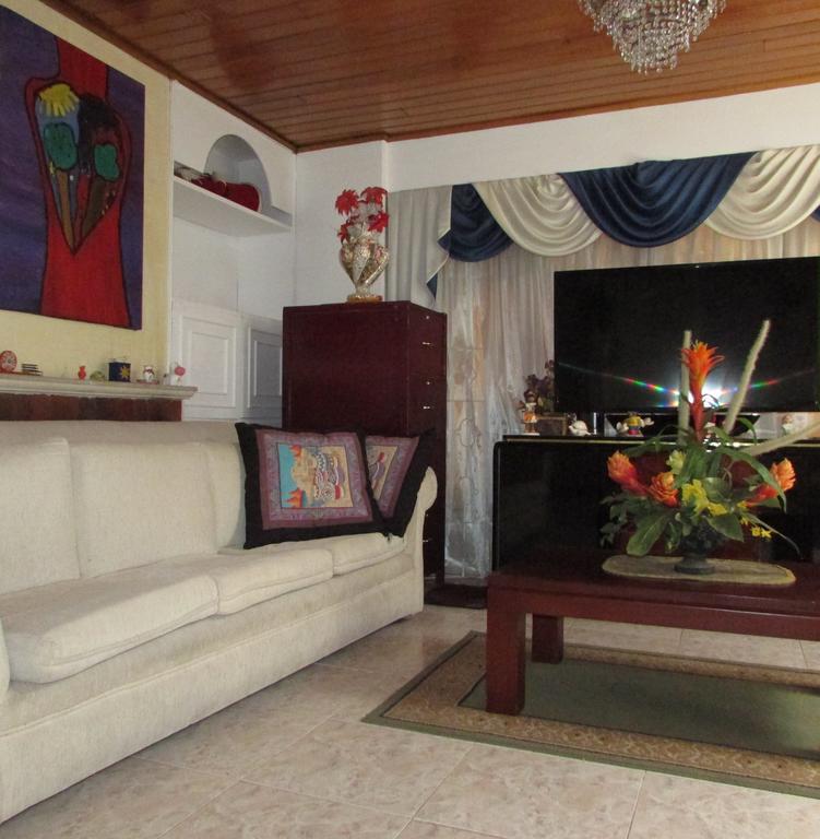 Maison d'hôtes Casa De Huespedes Shalom Victoria à Bogotá Extérieur photo