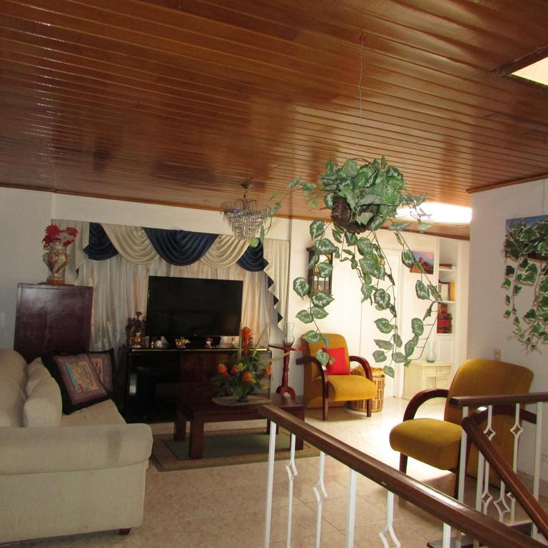 Maison d'hôtes Casa De Huespedes Shalom Victoria à Bogotá Extérieur photo