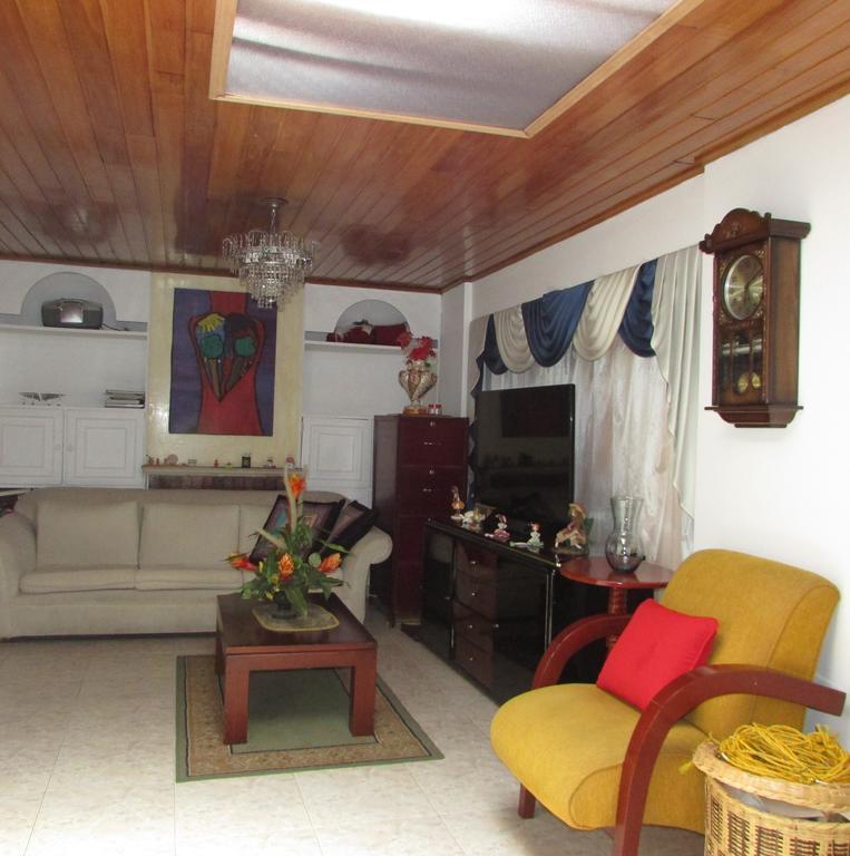 Maison d'hôtes Casa De Huespedes Shalom Victoria à Bogotá Extérieur photo